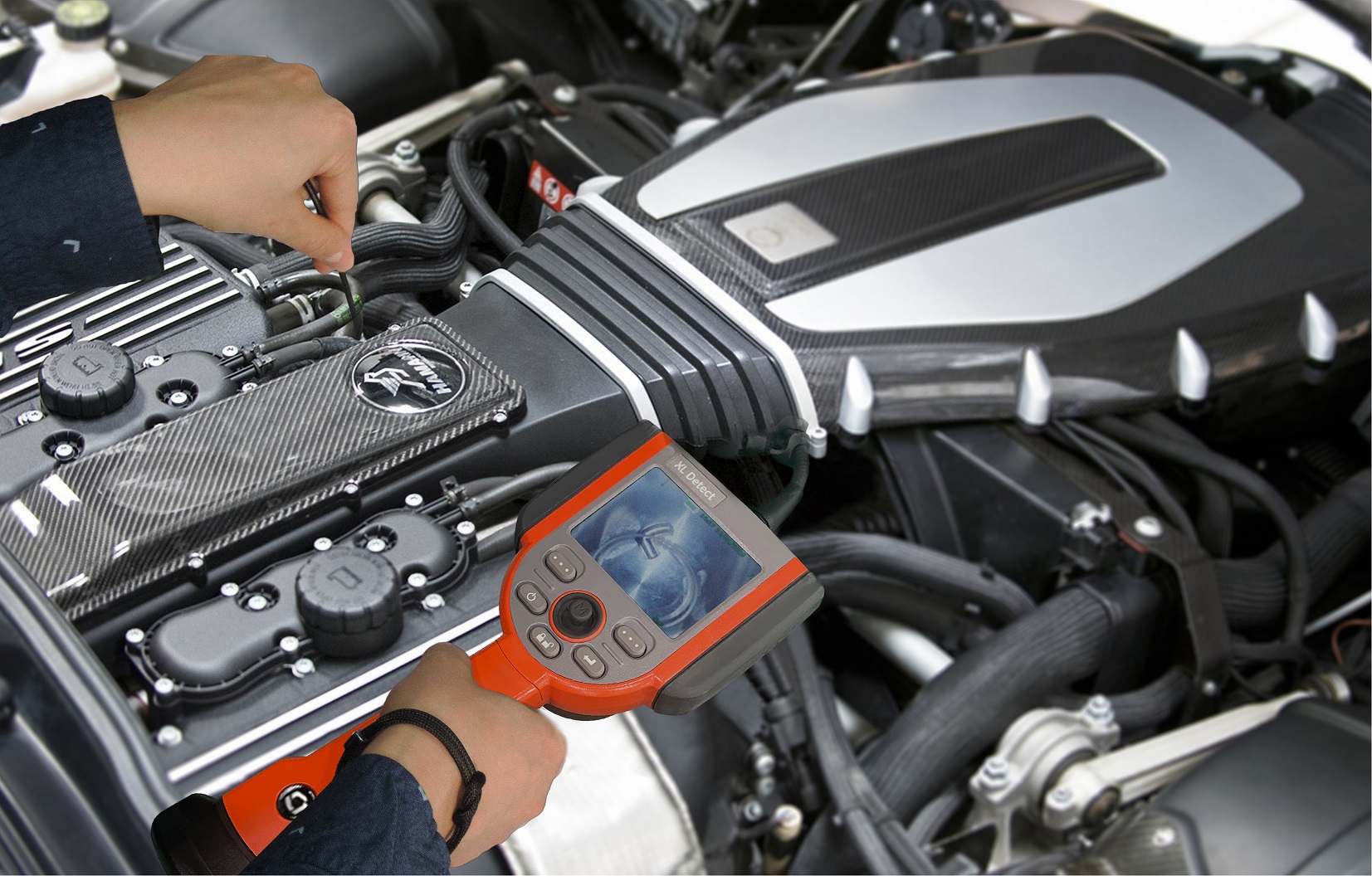 使用工業內窺鏡檢查汽車發動機